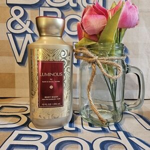 NWT Bath & Body Works Luminous Body Wash — Gold & Red